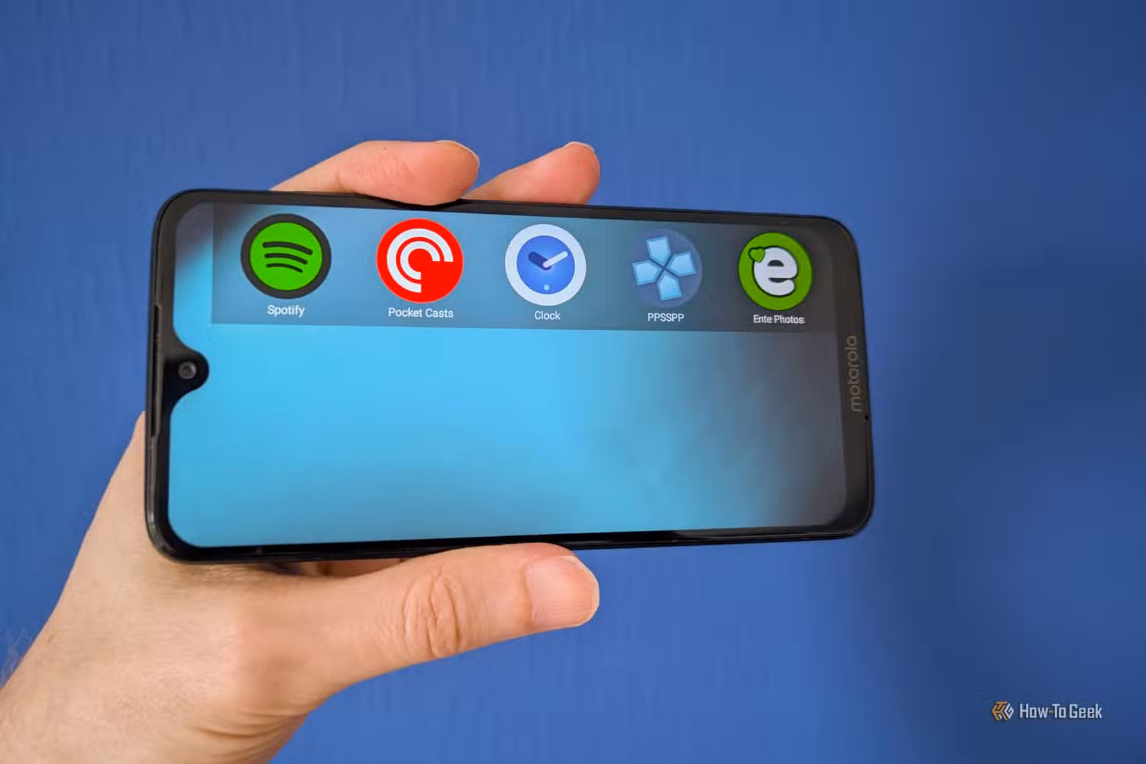 Discreet Launcher running on a Motorola phone in landscape mode3