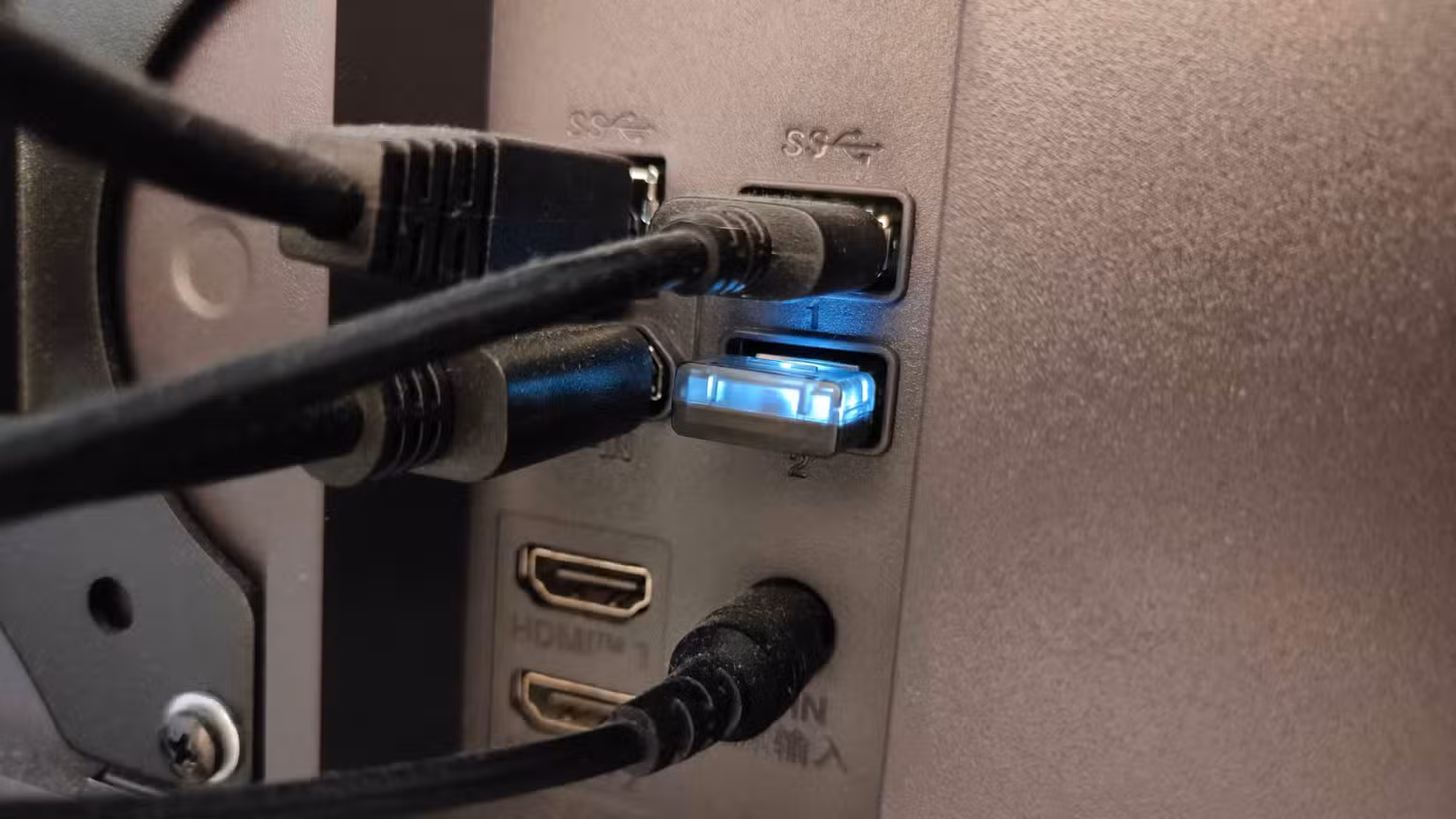 A 2.4GHz dongle plugged into a monitor.