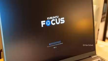 Kubuntu Focus Ar Gen 1 display showing Focus branded startup screen.
