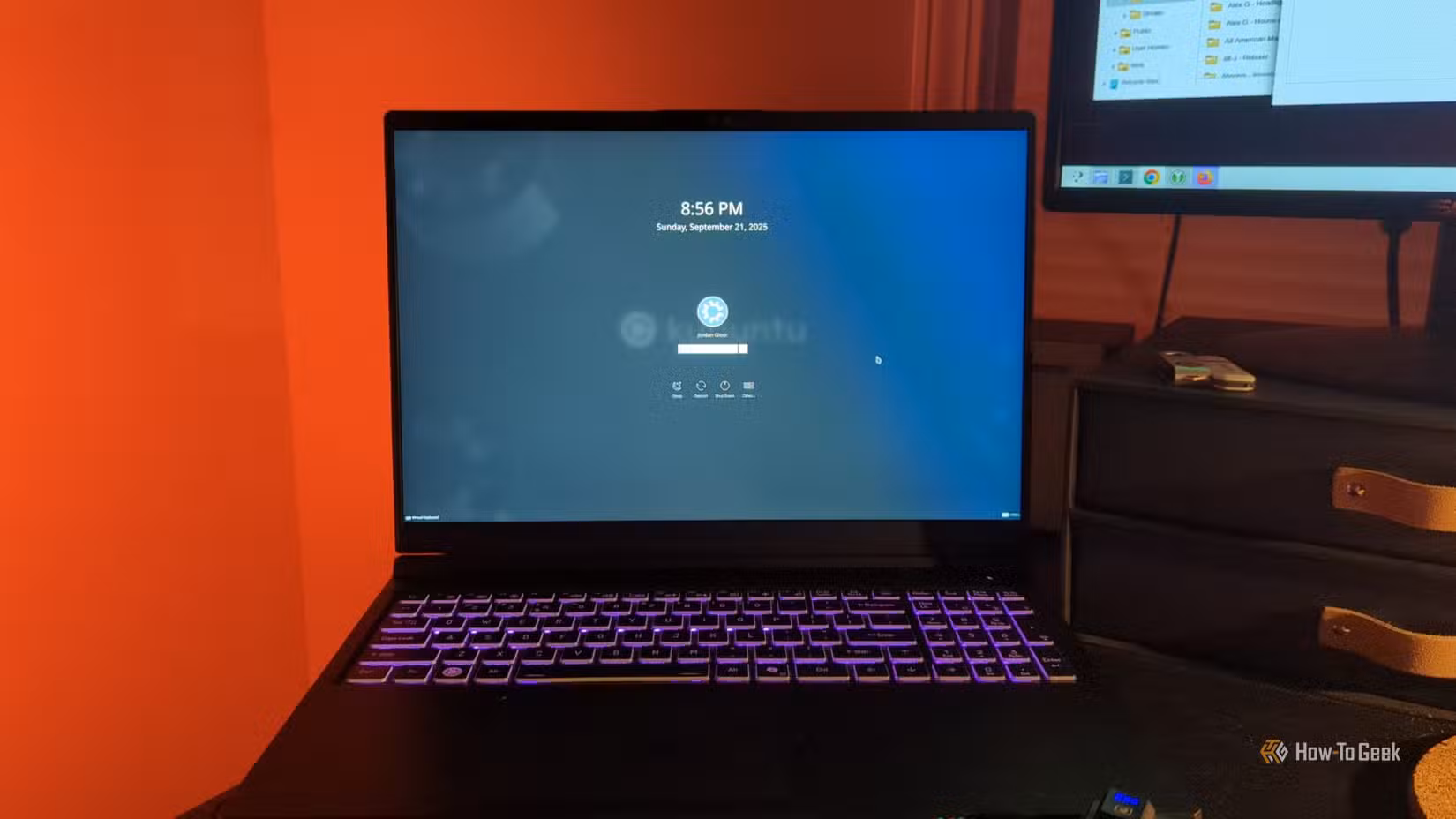 Lock screen on the Kubuntu Focus M2 Gen 6 laptop.