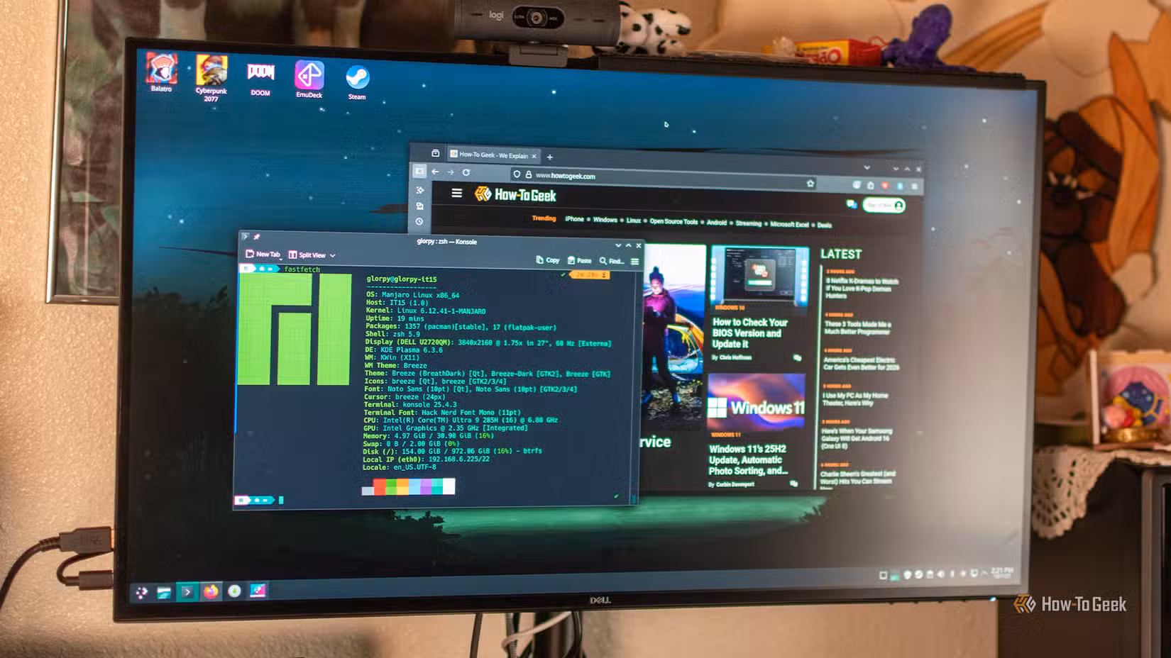 Manjaro Linux running on the Geekom IT15.