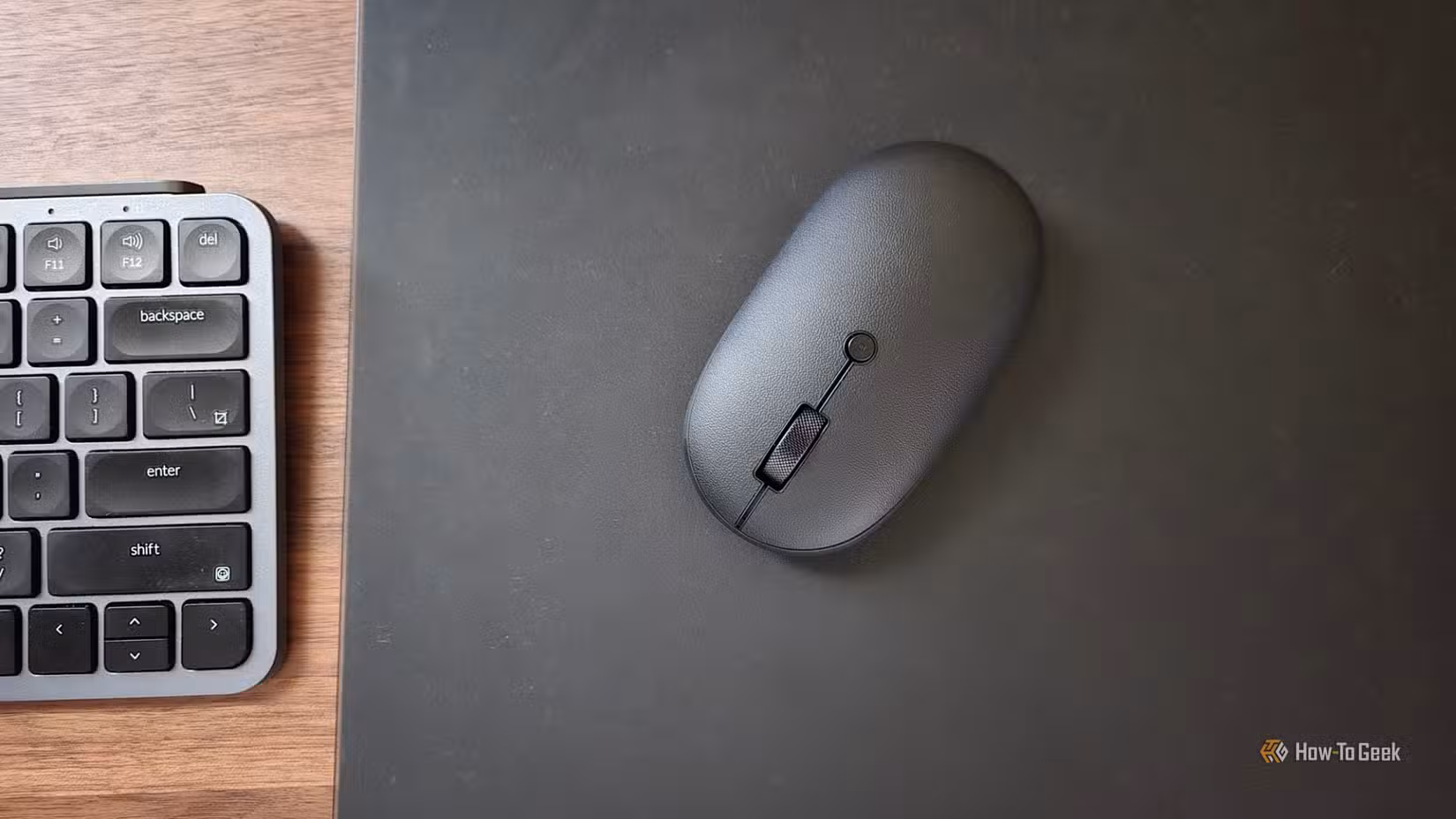 Satechi OntheGo Bluetooth Mouse on a tempered glass mouse pad next to a keyboard