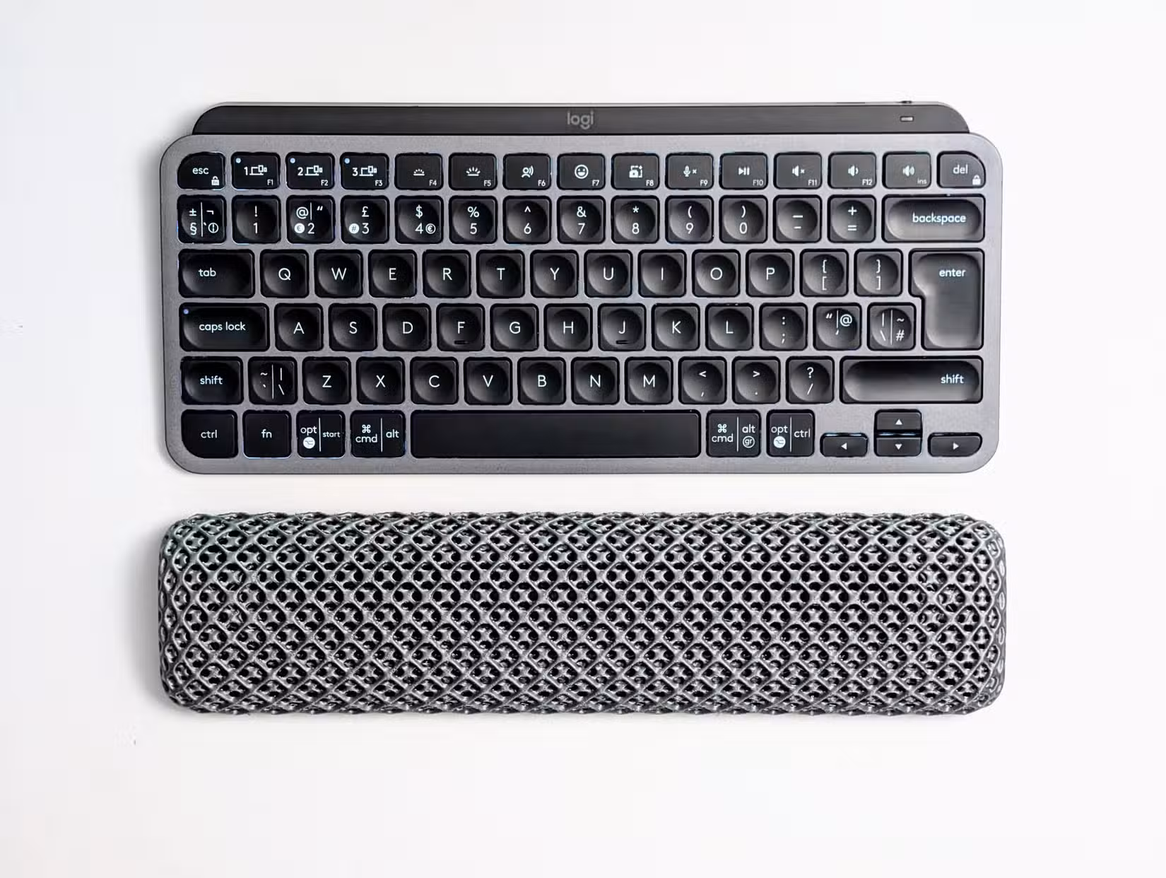 TPU wrist rest by MOSS 3D on MakerWorld.-1
